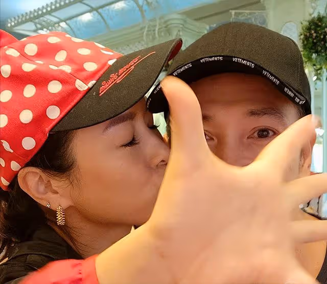 幸福!TVB視帝和港姐冠軍老婆結婚9年仍甜蜜,稱對方是自己的天使