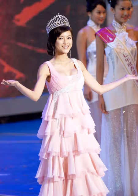 幸福!TVB視帝和港姐冠軍老婆結婚9年仍甜蜜,稱對方是自己的天使