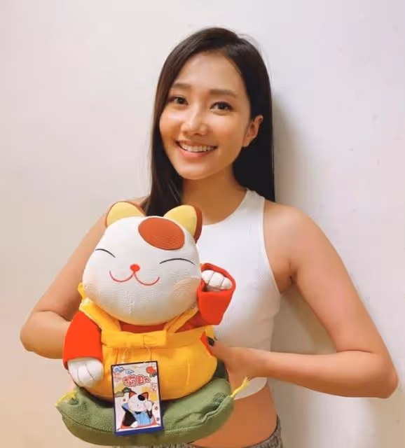 不容易!TVB上位小花入行9年自曝仍要靠家裡養活,為省錢自己做飯