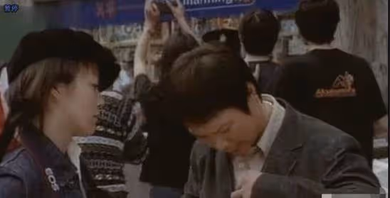 45歲香港小姐被曝轉行，在蛋糕店做服務員，網友：自食其力不丟人