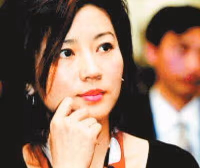 她曾是比董卿還紅的美女主持人,離婚後再嫁豪門,今膝下無子成遺憾