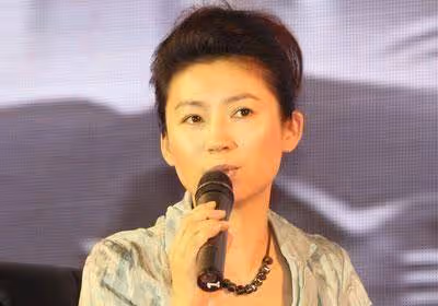 她曾是比董卿還紅的美女主持人,離婚後再嫁豪門,今膝下無子成遺憾