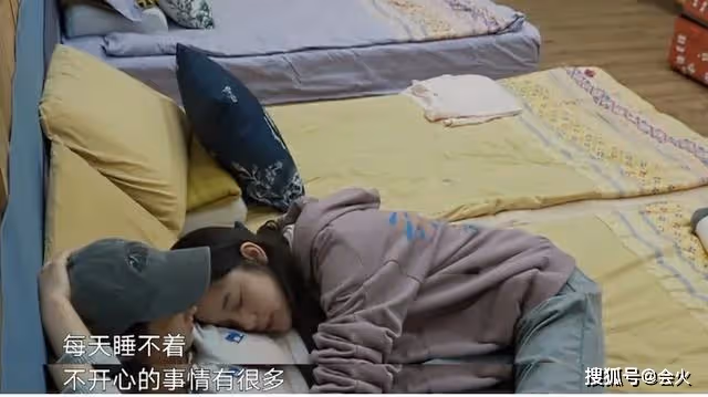 壓力大到每晚睡不著！歐陽娜娜節目中痛哭「不開心的事情很多」　被質疑「一人養全家」爸爸出面回應了