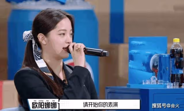 壓力大到每晚睡不著！歐陽娜娜節目中痛哭「不開心的事情很多」　被質疑「一人養全家」爸爸出面回應了