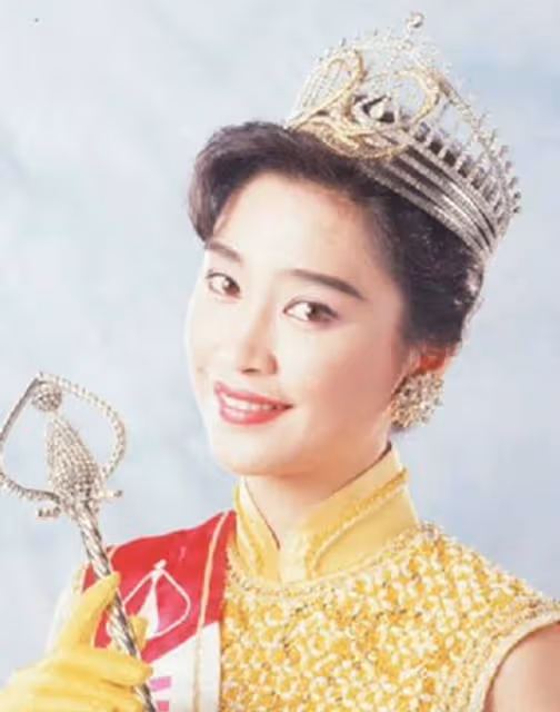 李克勤攜妻回內地撈金,夫婦杭州逛商場被偶遇,大包小包收穫豐富