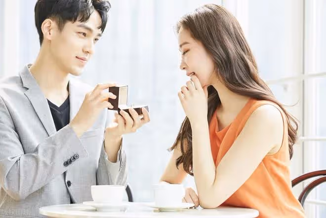 丈夫發工資後提出AA:過自己想要的生活;妻子冷笑:好,成全你