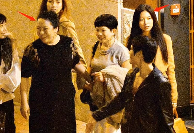 新加坡女星搞定范文芳前男友，兩度嫁入億萬豪門，不做全職太太卻做女強人，如今40歲完全看不出生過兩孩子