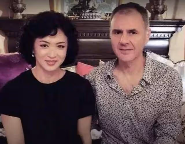 為了3個收養的孩子,金星和國外老公分手又復婚,背後故事很暖心