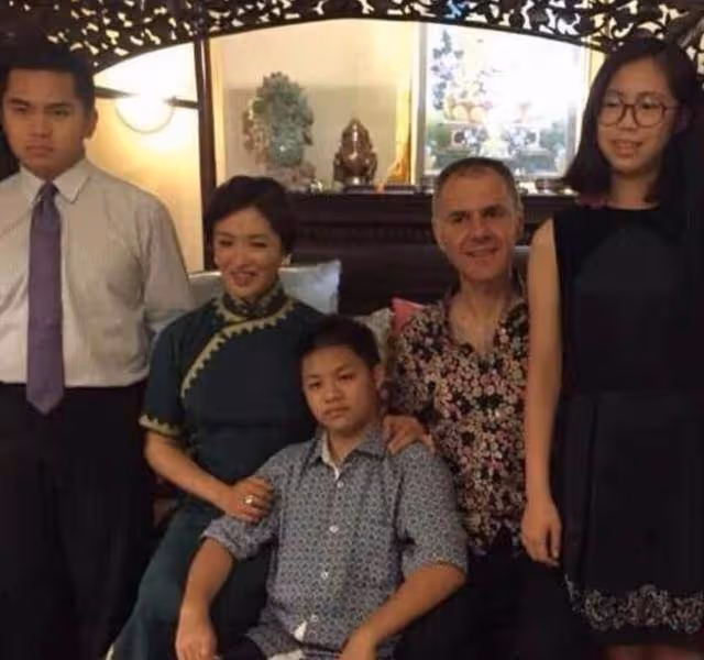 為了3個收養的孩子,金星和國外老公分手又復婚,背後故事很暖心