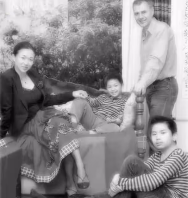 為了3個收養的孩子,金星和國外老公分手又復婚,背後故事很暖心