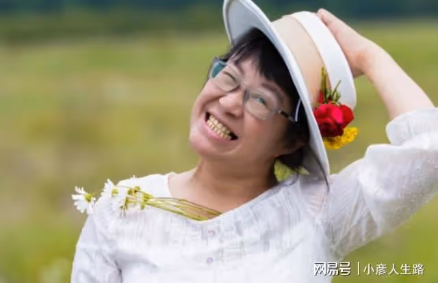 余秀華回應被作協開除，直言被開也無所謂，罵粉絲是「屁人」