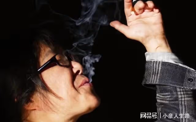 余秀華回應被作協開除，直言被開也無所謂，罵粉絲是「屁人」
