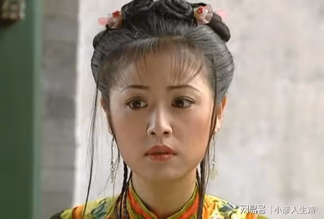 林心如戴頂級高奢珠寶,億萬碧璽億萬紅寶石,女兒吃飯都用金碗