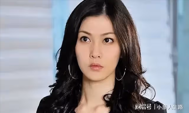 李彩樺現身廣西街頭商演,出場費被爆48萬,網友:怎麼混成這樣
