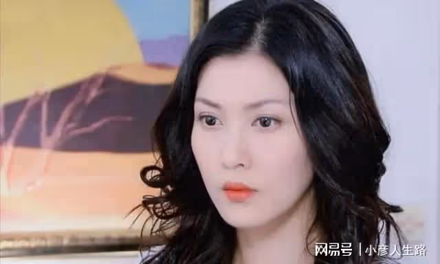 李彩樺現身廣西街頭商演,出場費被爆48萬,網友:怎麼混成這樣