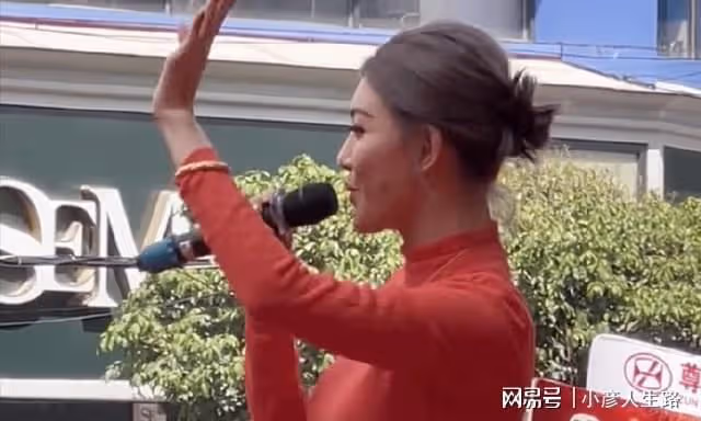李彩樺現身廣西街頭商演,出場費被爆48萬,網友:怎麼混成這樣