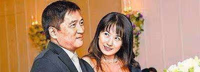 她兩進兩出豪門，拒絕10億贍養費，50歲與兒子走紅毯似一代人