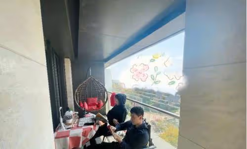 呂一老公疑翻車！與富婆曖昧，合開影視公司騙錢，誘騙網友陪導演