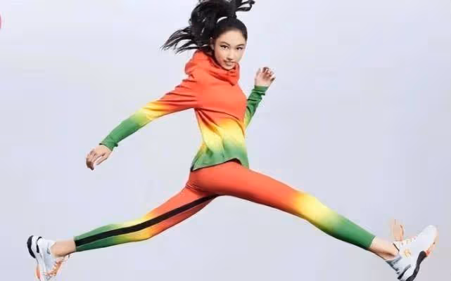 任達華女兒宣布出道，180的身高妥妥出眾，可惜不進軍演藝圈