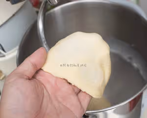 送你一朵小花！豆沙小花麵包！