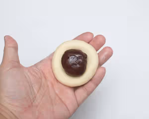 送你一朵小花！豆沙小花麵包！