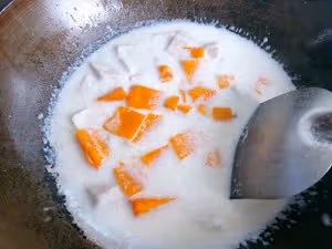 椰漿南瓜芋頭煲🍲（老少皆宜）帶著濃濃椰香味的南瓜芋頭