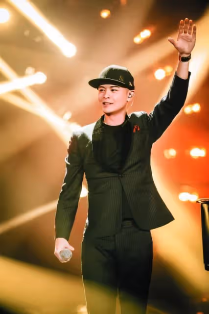加油!香港名歌手闊別3年開演唱會,曝曾遭背叛搬到泰國找回自我