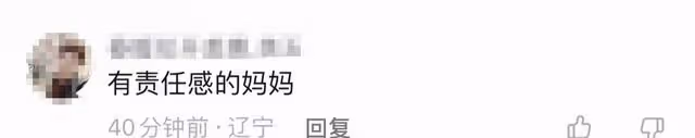 章子怡帶娃外出,全程抱在懷中不撒手,小兒子臉頰肉乎身高驚人