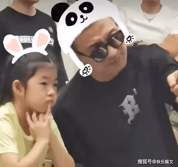 汪峰7歲女兒醒醒任音樂總監 指導工作顯霸氣