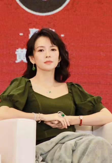 章子怡終於老了:央視生圖曝光 造型卻依舊封神