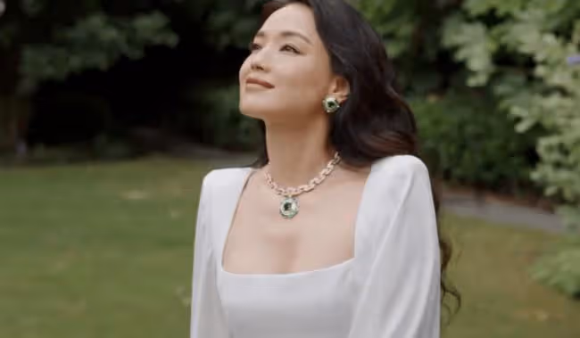 46歲舒淇最新時尚大片曝光 渾身珠寶太富貴