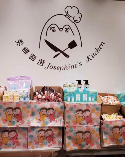 星二代度暑假：劉鑾雄女兒做義工，甘比女兒送物資，呂麗君女兒赴養老院獻唱