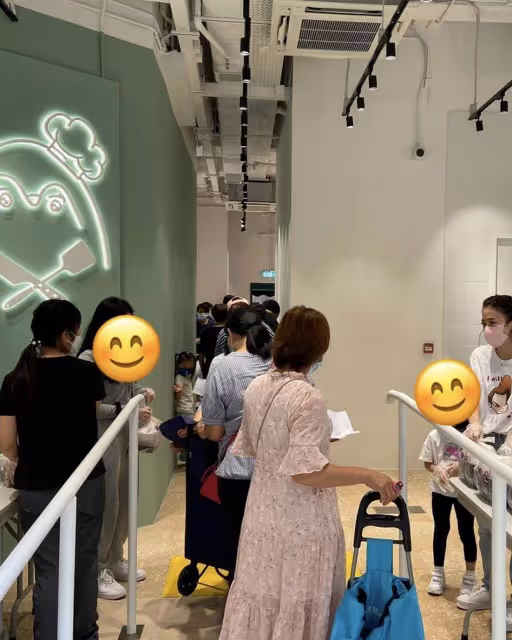 星二代度暑假：劉鑾雄女兒做義工，甘比女兒送物資，呂麗君女兒赴養老院獻唱