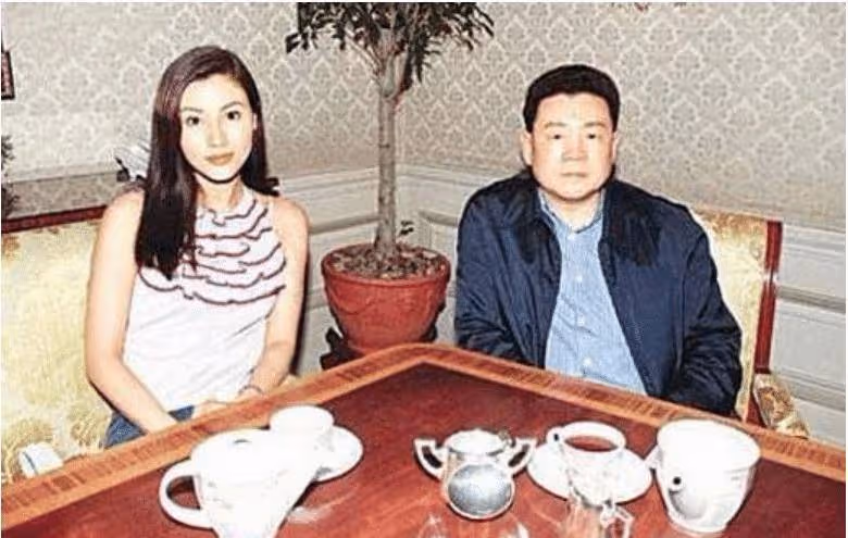 照顧葉繼歡妻女,借許家印40億,孝順前岳母,劉鑾雄有多仗義?