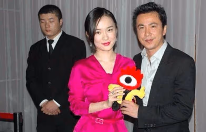 親熱黃渤,表白甄子丹,搶黃奕男友,和王中磊傳緋聞,霍思燕的上位路太難了