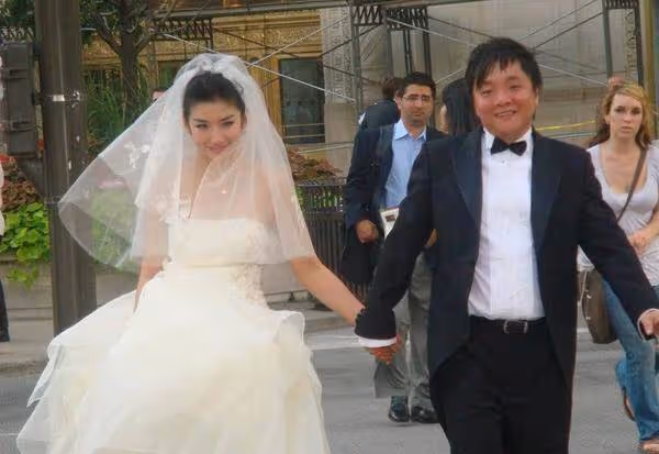 親熱黃渤,表白甄子丹,搶黃奕男友,和王中磊傳緋聞,霍思燕的上位路太難了