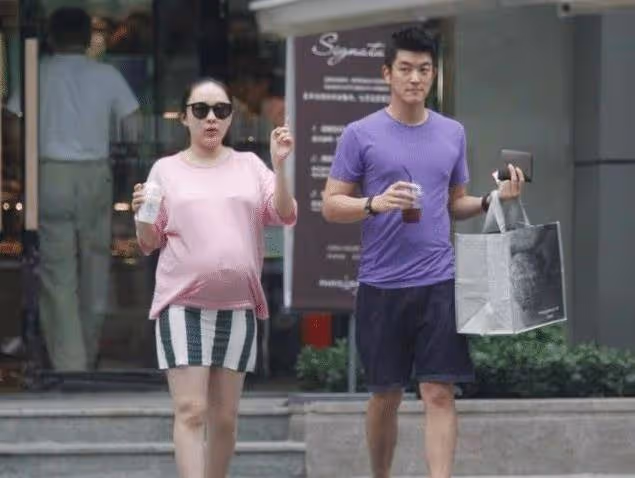 親熱黃渤,表白甄子丹,搶黃奕男友,和王中磊傳緋聞,霍思燕的上位路太難了