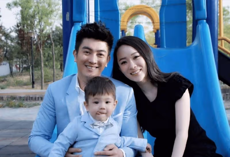 親熱黃渤,表白甄子丹,搶黃奕男友,和王中磊傳緋聞,霍思燕的上位路太難了