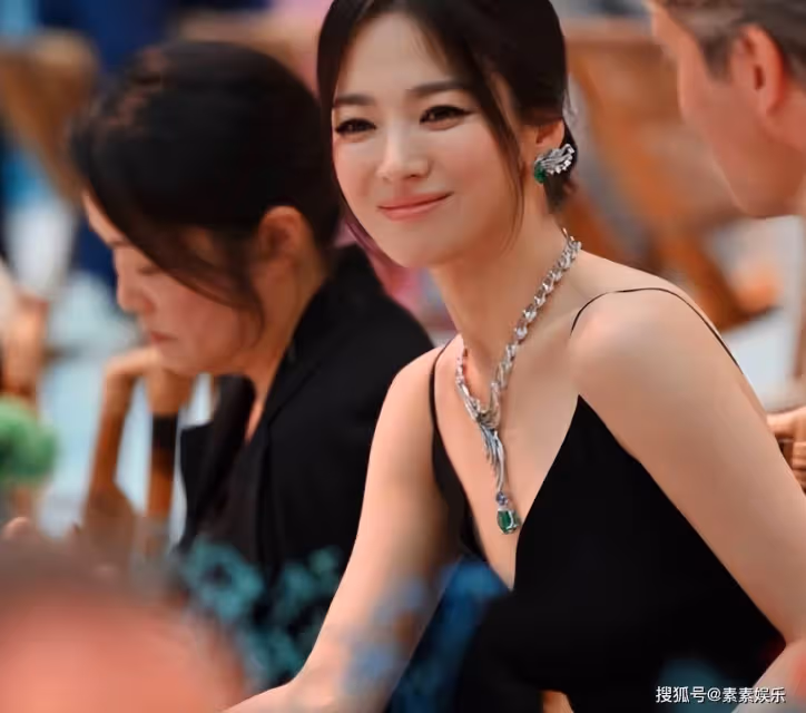 宋慧喬10秒切換多種表情,40歲仍舊美得犯規,俏皮又可愛