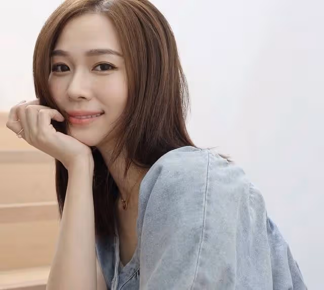 TVB前知名長腿女神低調炫富！戴百萬名牌手錶，賠錢離巢發展