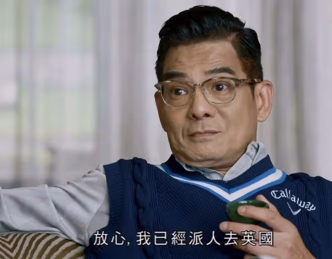 68歲知名港星現身內地坐綠皮車，激動大讚好舒服，不戴口罩沒架子