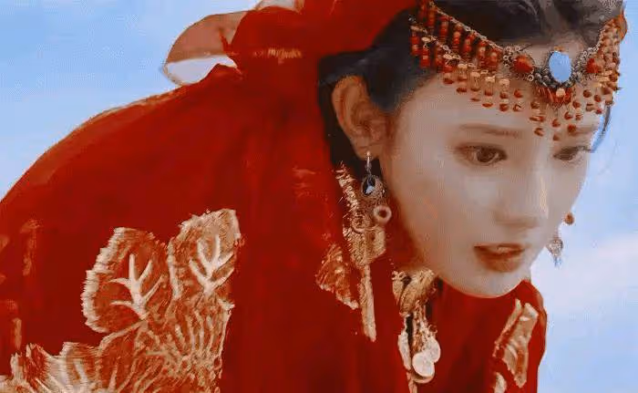 十三位古裝紅衣姑娘,趙麗穎最萌,譚松韻最可愛,迪麗熱巴最深情,楊冪傾國傾城