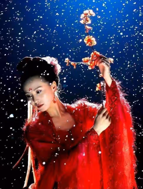 十三位古裝紅衣姑娘,趙麗穎最萌,譚松韻最可愛,迪麗熱巴最深情,楊冪傾國傾城