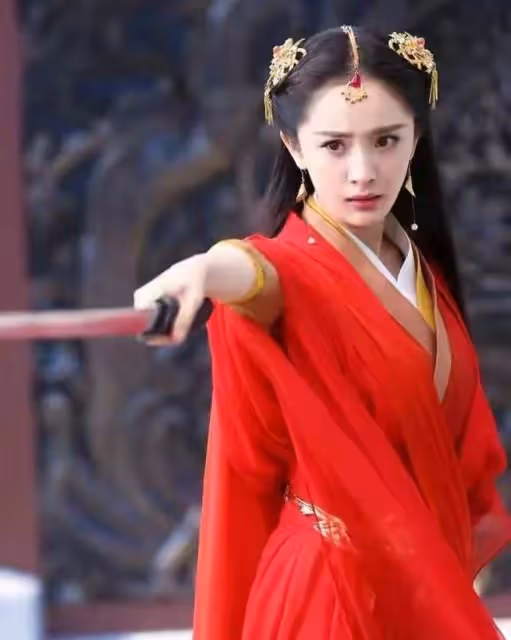 十三位古裝紅衣姑娘,趙麗穎最萌,譚松韻最可愛,迪麗熱巴最深情,楊冪傾國傾城