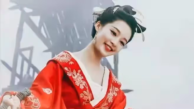 十三位古裝紅衣姑娘,趙麗穎最萌,譚松韻最可愛,迪麗熱巴最深情,楊冪傾國傾城