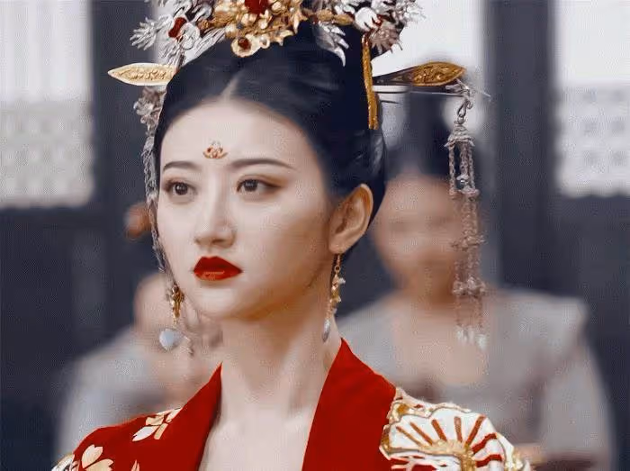 十三位古裝紅衣姑娘,趙麗穎最萌,譚松韻最可愛,迪麗熱巴最深情,楊冪傾國傾城