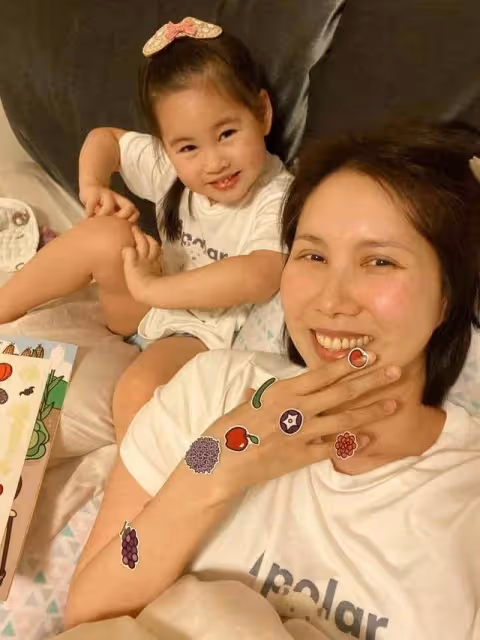 39歲余苑綺重癥離世,抗病8年終不治,父余天悲痛落淚,網遺憾送別:堅強的你一路走好