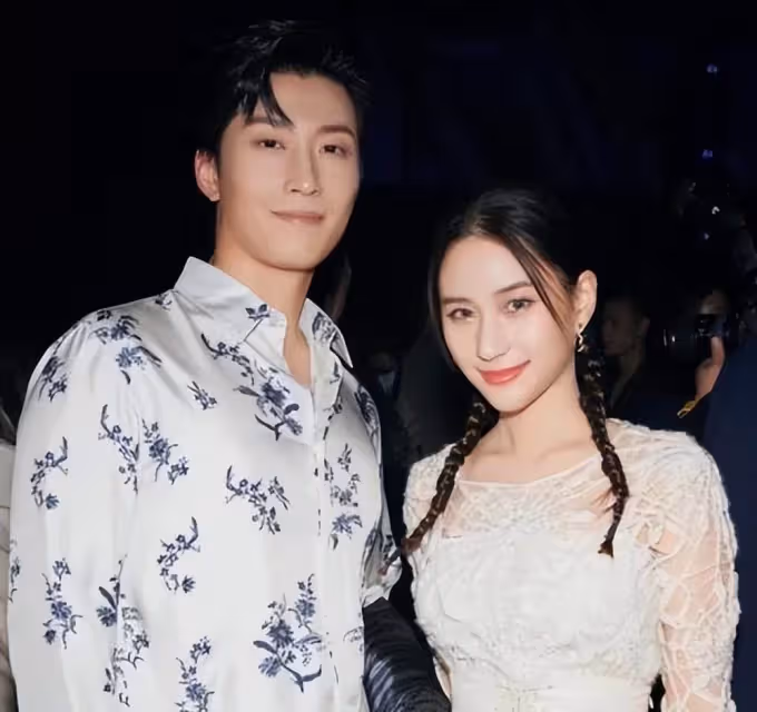 竇驍:兒時跟隨父母移民財產被偷,如今與賭王女兒相戀備婚,曾與「弟妹」奚夢瑤「剪不斷理還亂」