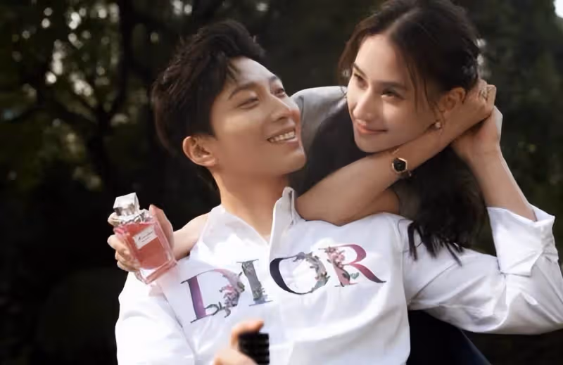 竇驍:兒時跟隨父母移民財產被偷,如今與賭王女兒相戀備婚,曾與「弟妹」奚夢瑤「剪不斷理還亂」