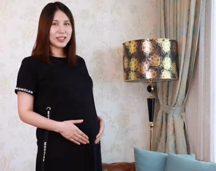 39歲余苑綺抗病8年去世,曾為生二胎拖延治療時間,家人泣不成聲,網友遺憾送別:一路走好